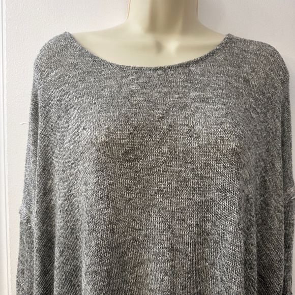 Free People/ We The Free Women’s Gray Asymmetrical Oversized Knit Top, Size XS - Picture 4 of 10